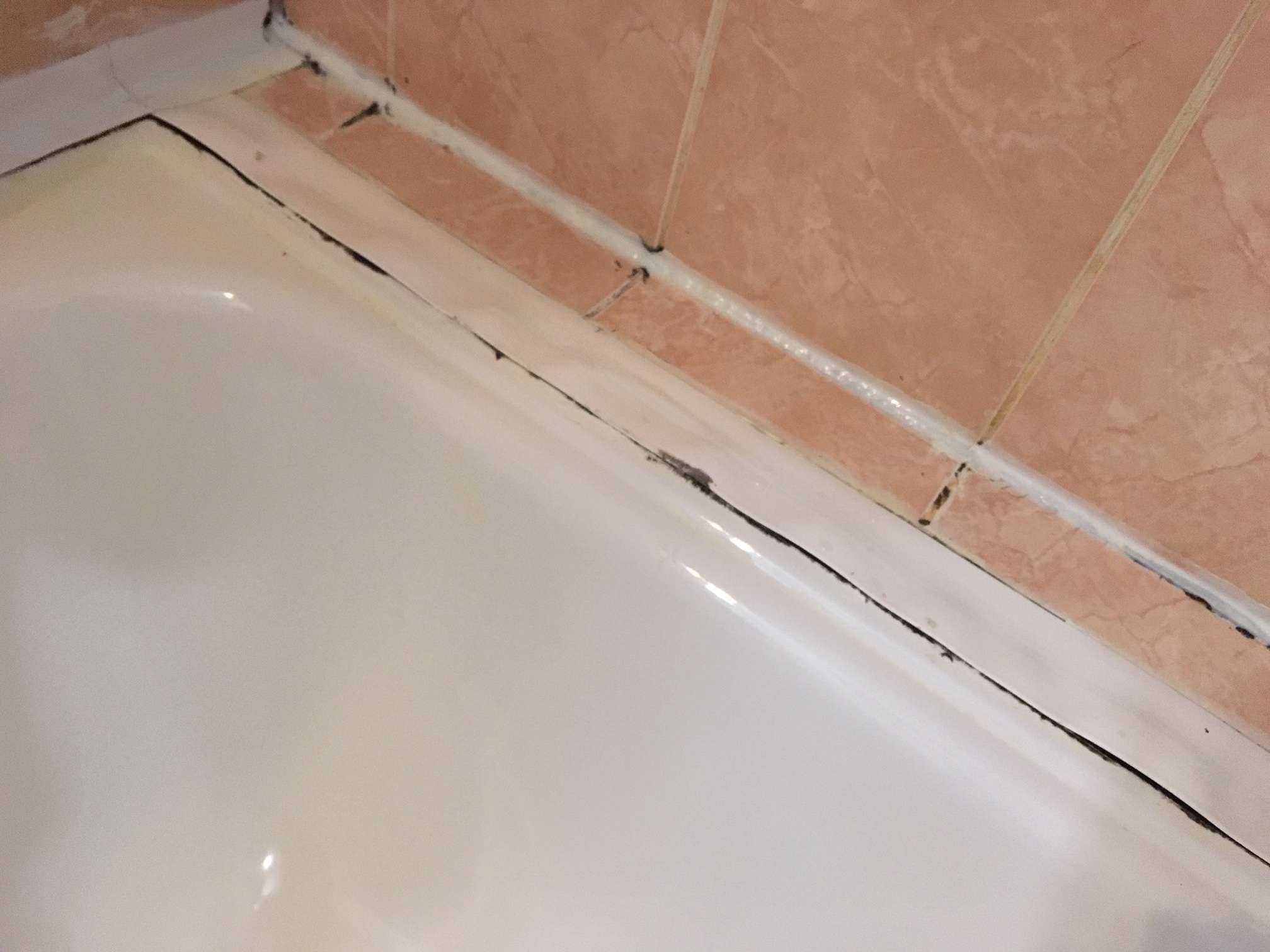 Как заделывают стыки между ванной и стеной