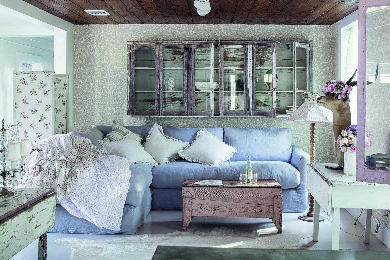 Мебель в стиле прованс: особенности оформления – состаривание, покраска, роспись, диван, кресла и стулья, встроенный шкаф, кованые элементы, интерьеры на фото