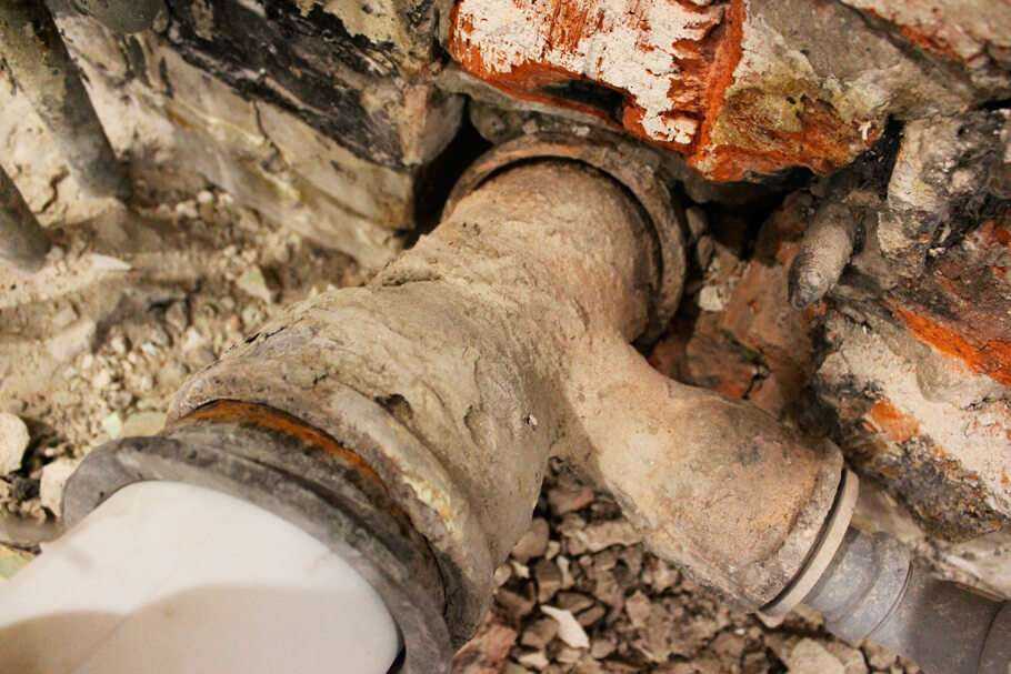 Как демонтировать старую чугунную канализацию самостоятельно?