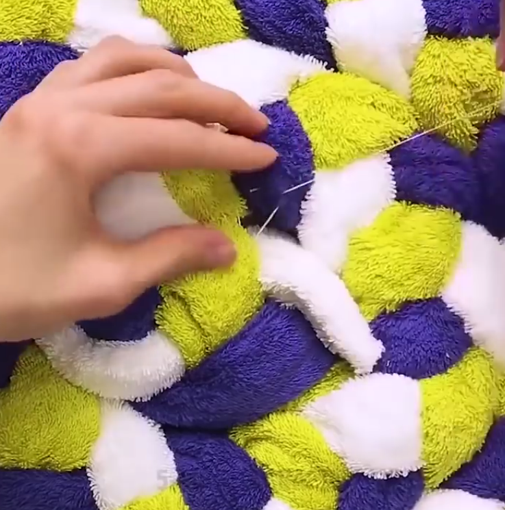 Как сделать коврики из старых вещей своими руками?