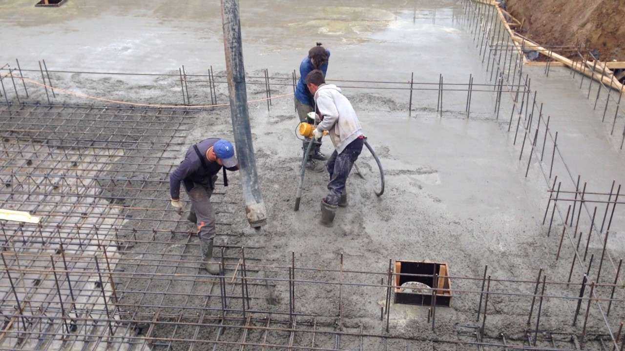 Заливка бетона бетононасосом: что про это нужно знать?