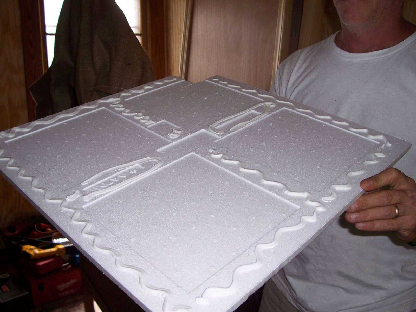 Потолочная плитка из пенополистирола, чем клеить потолочную плиту?