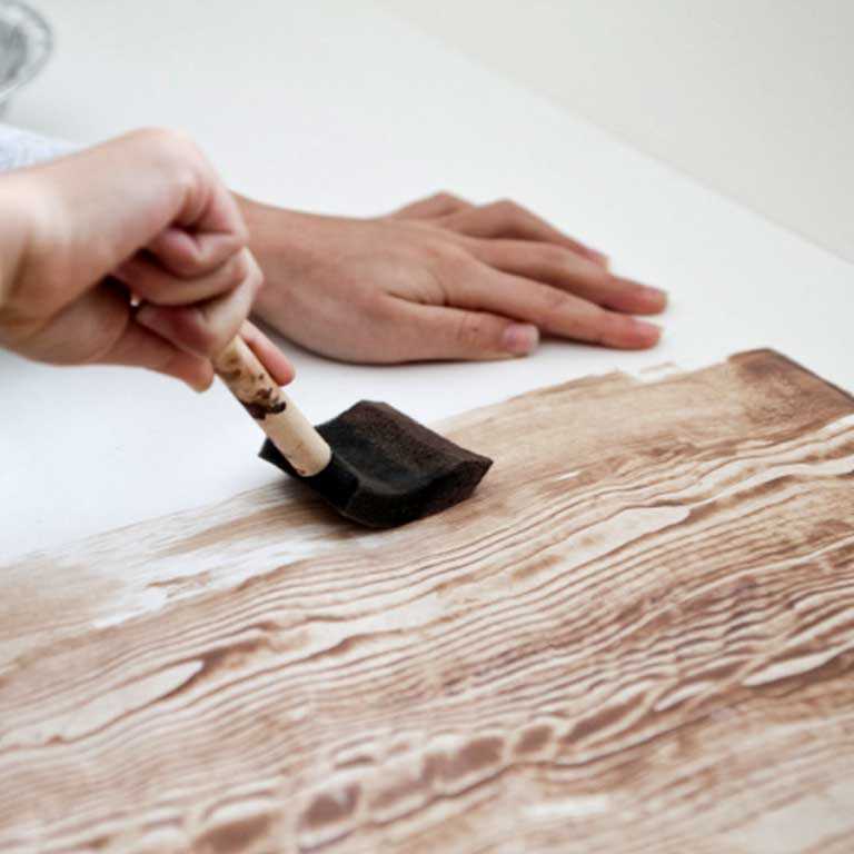 Как покрасить стол из дерева своими руками?