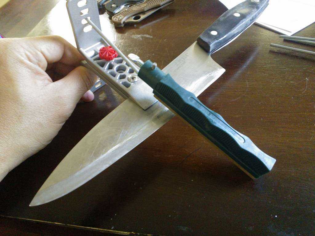 Заточка охотничьего ножа: угол, приспособления, методика