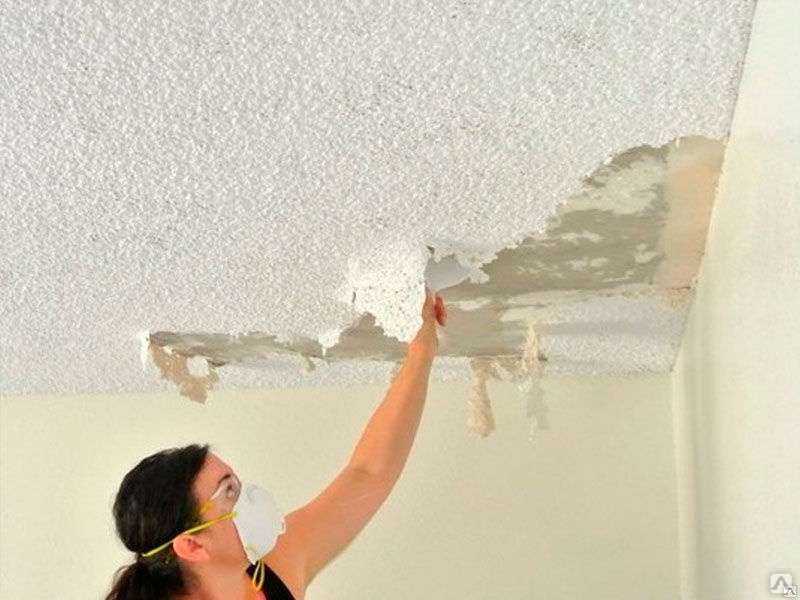 Как снять водоэмульсионную краску с потолка: как быстро и безопасно удалить старое покрытие и очистить поверхность?