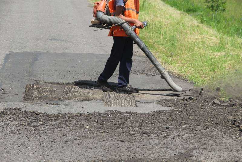 Ямочный ремонт дорог: технология, методы, какое оборудование нужно?
