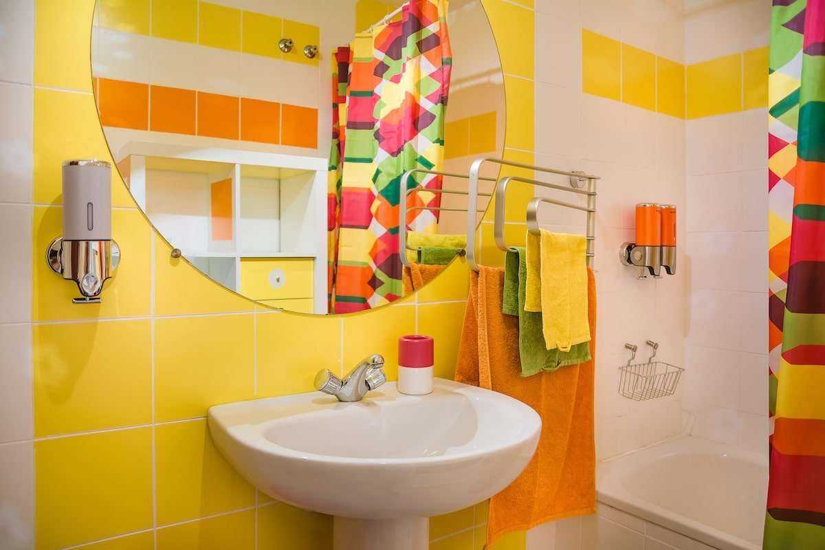 Оранжевая ванная комната - идеи сочетания дизайна (55 фото)