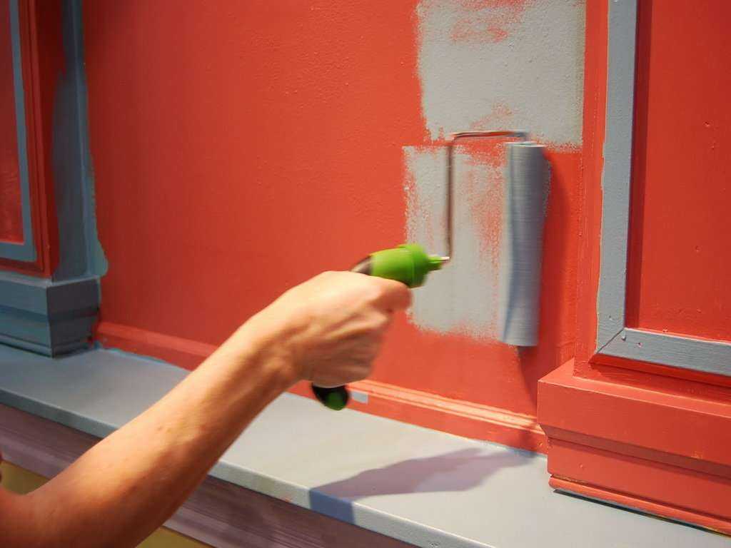 Окраска стен поверх штукатурки: какую моющуюся влагостойкую краску выбрать