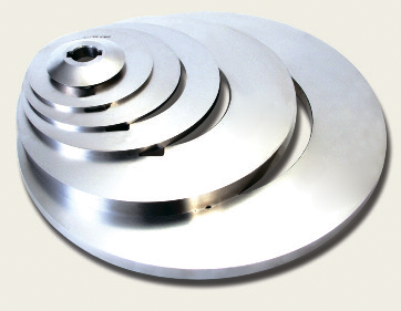Ножи дисковые для резки металла ОписаниеДисковые для резки металла используют при продольной резке и обрезке кромки листов и рулонной полосы чёрных и цветных металлов на определённые ширины на дисковых ножницах Ножи дисковые диаметром до 400 мм для