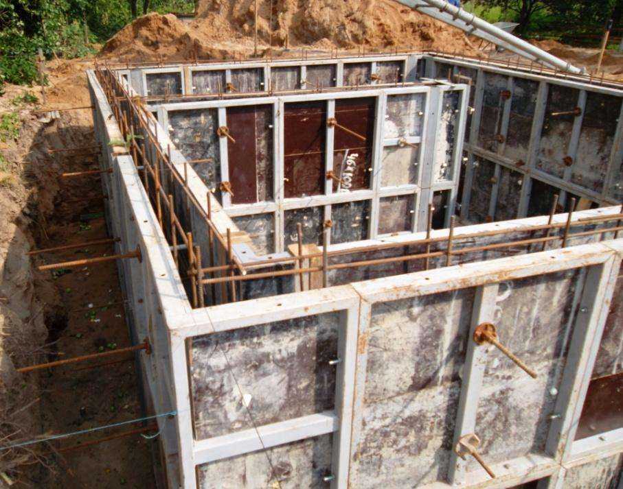 Как правильно построить дом с цокольным этажом: типы проектов, планировка и этапы возведения