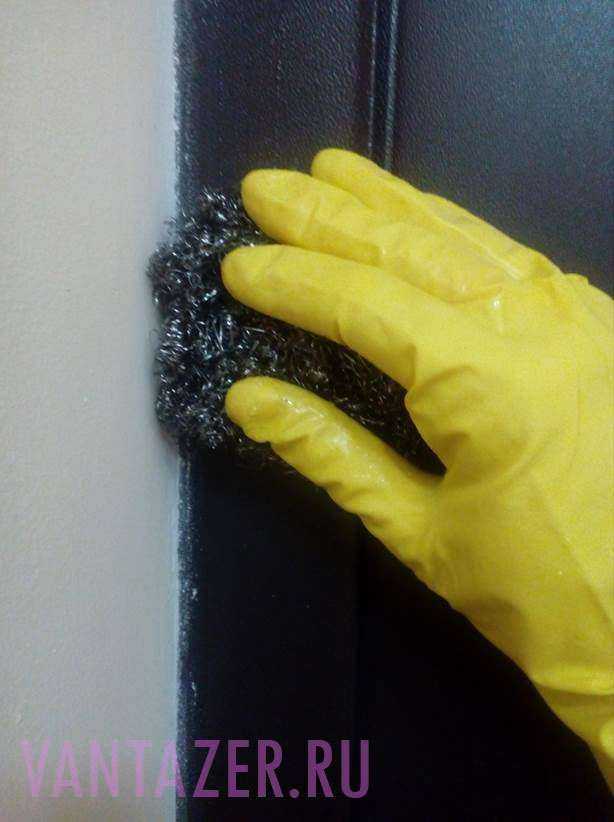 Как смыть водоэмульсионную краску с потолка?