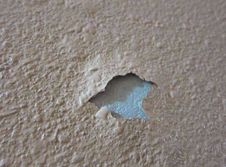 Краска с трещинами: покрытия для стен с эффектом потертости, инструкция по окраске, видео и фото