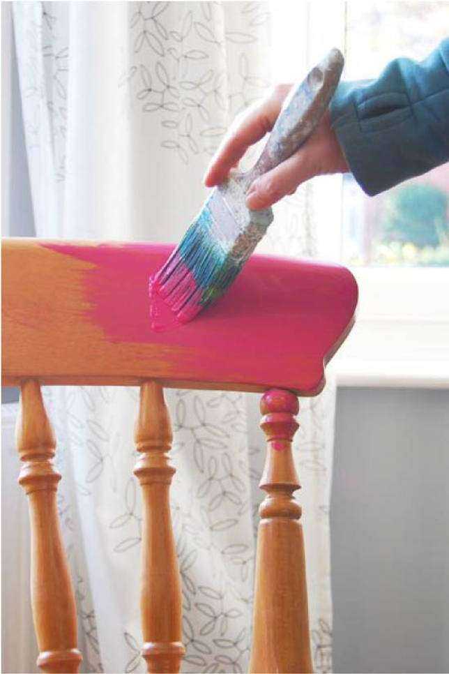 Чем покрасить стул из дерева?