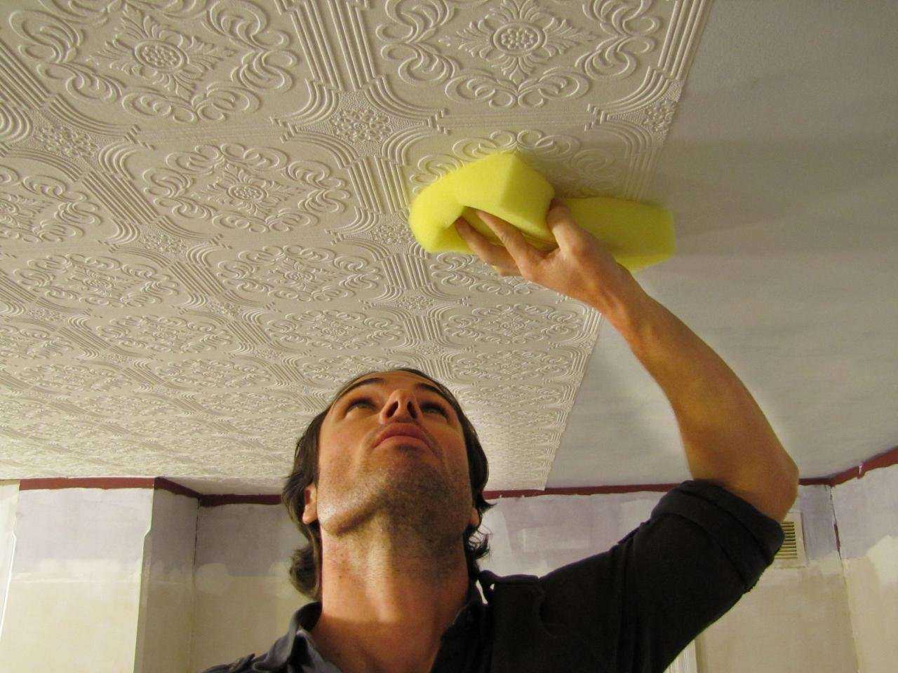 Как выбрать клей для потолочной плитки из пенопласта?