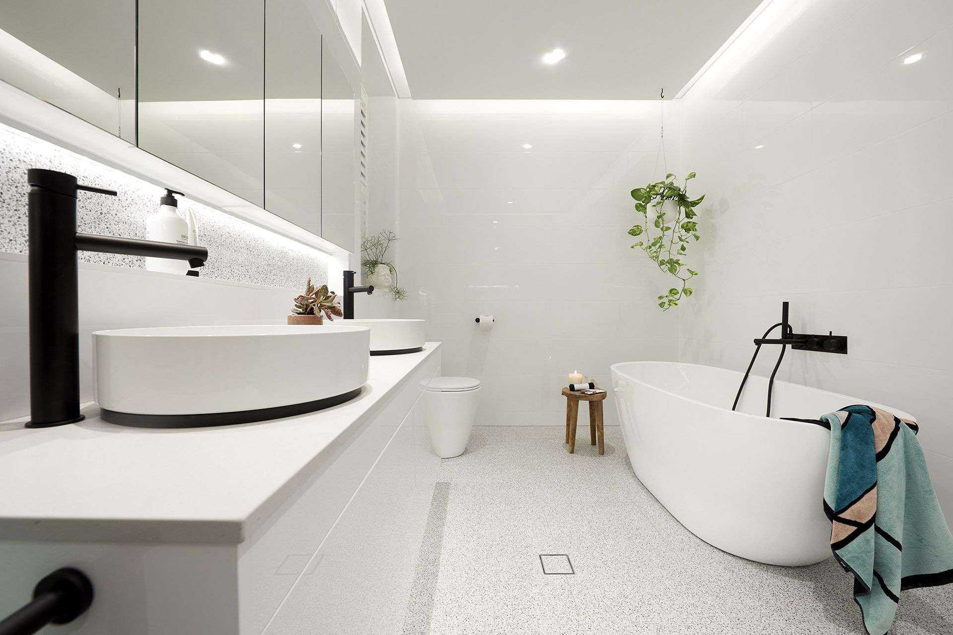 Каждый мечтает о современной ванной комнате, в которой ему будет уютно и приятно Мы составили ТОП-10 самых современных стилей для ванной, отметили особенности дизайна, интерьера и отделки Выбирайте оптимальный для вас  стиль и воплощайте идеи в жизнь