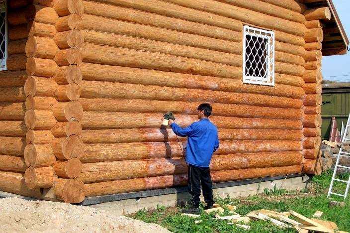 Чем обработать деревянный дом внутри: рекомендации