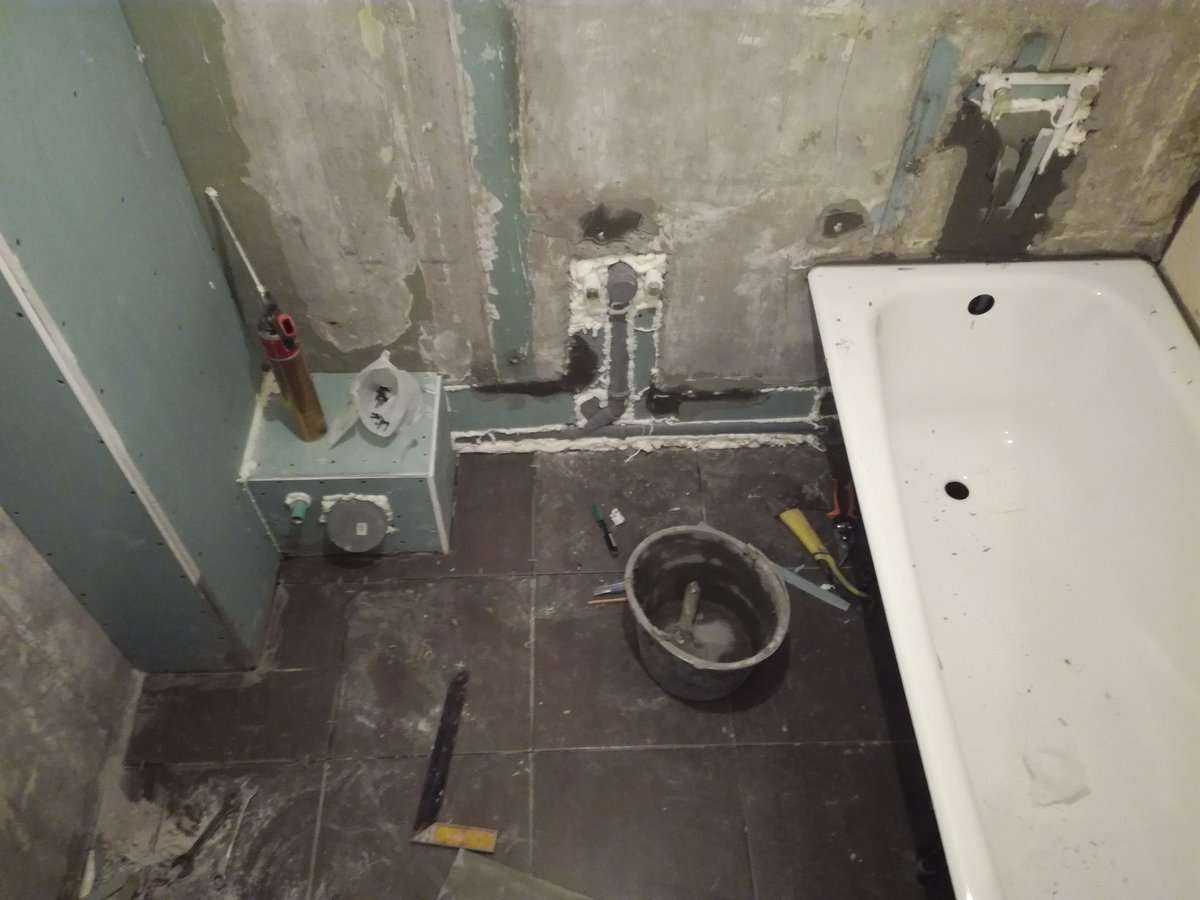 Как спрятать трубы в ванной: варианты - ремонт и дизайн