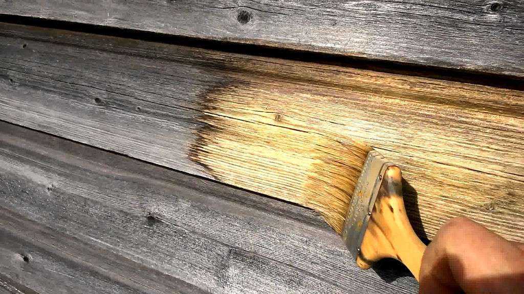 Как самостоятельно покрасить дверь под дерево