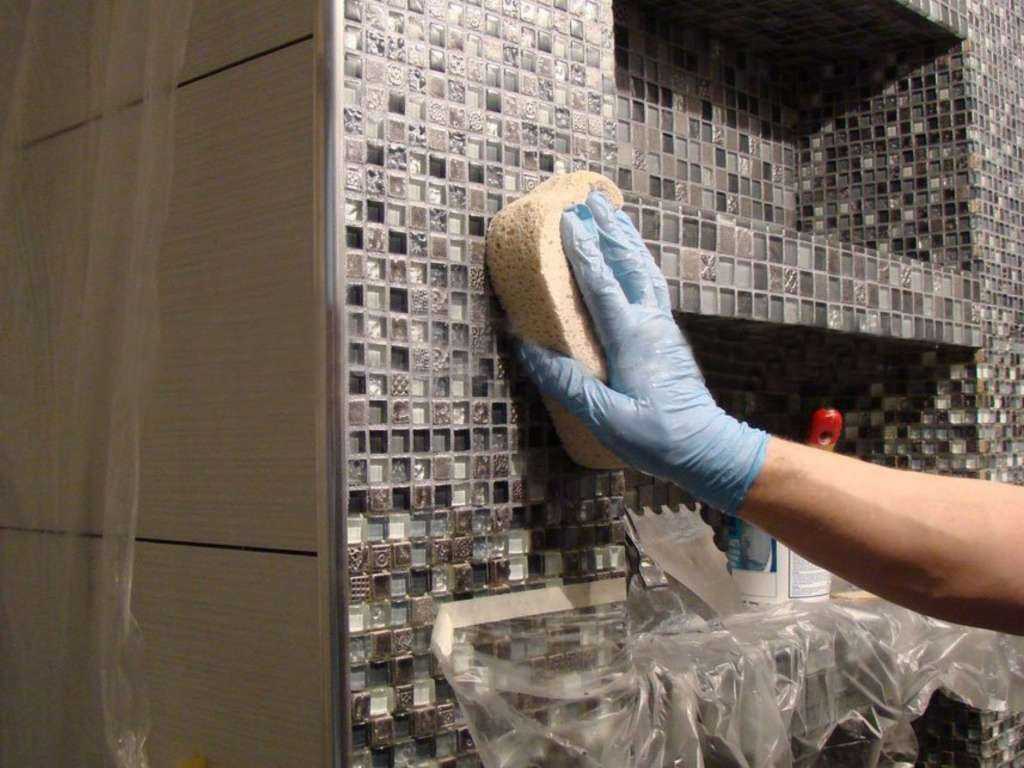 Влагостойкая затирка для швов плитки в ванной: виды и их особенности, правильное нанесение