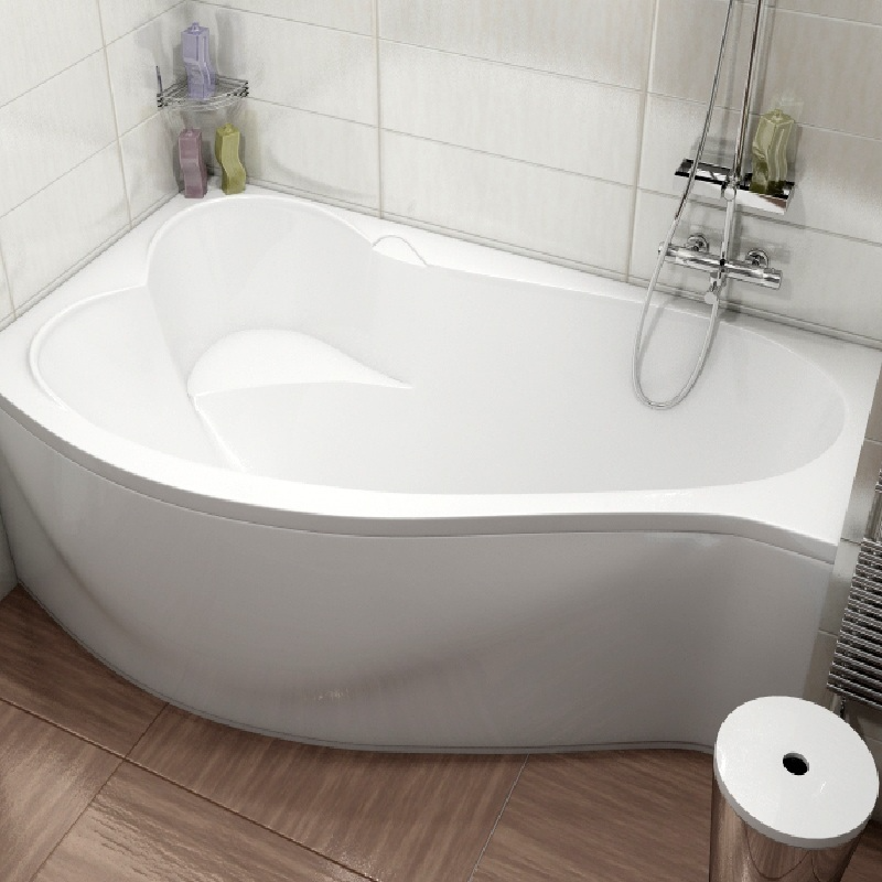 Треугольная ванна отличается от угловой одинаковыми размерами 2х сторон Каких размеров бывают такие ванны и в чем заключаются особенности дизайна с такой ванной