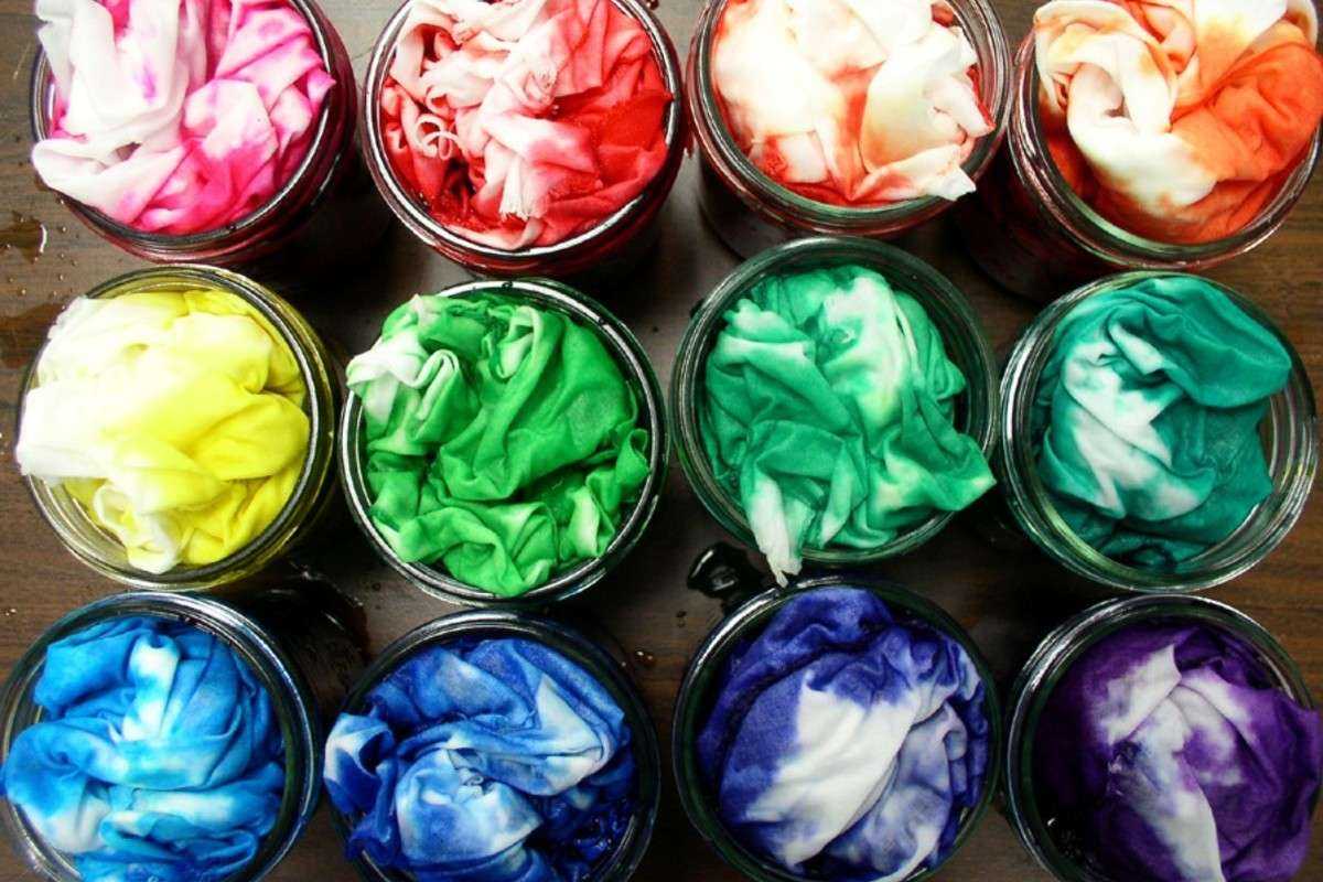 Краски для ткани: виды (акриловые, несмывающиеся, штемпельные, аэрозольные), роспись пошагово в домашних условиях, производители, красители