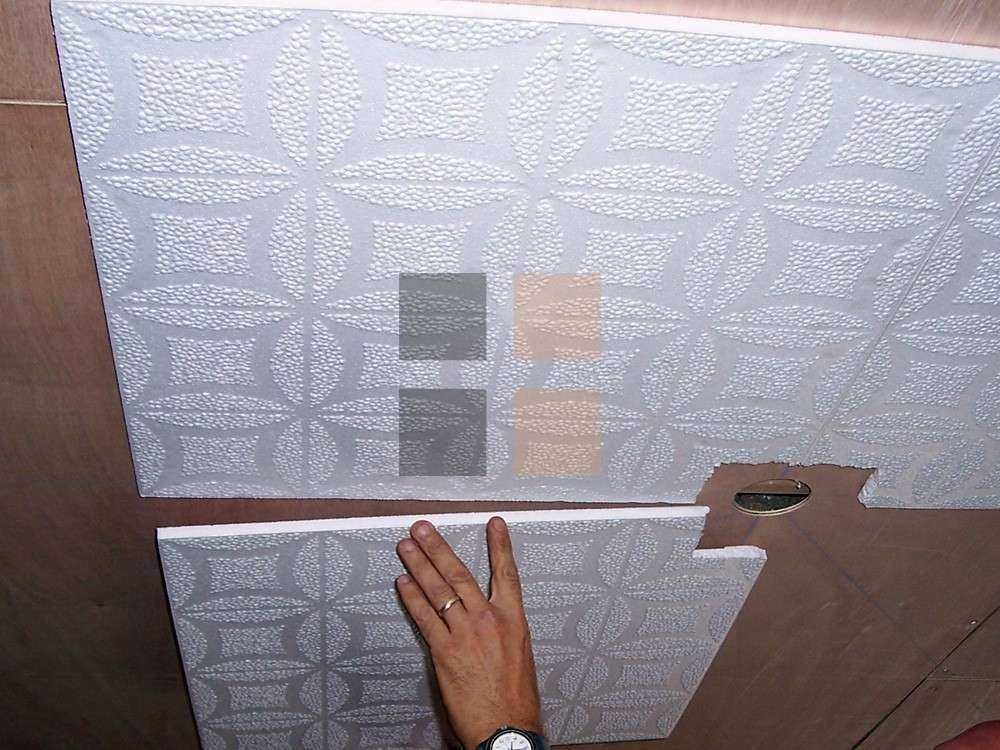 Клей для потолочной плитки – специализированный клеевой состав, который используется для крепления полимерных плит к потолку Рекомендуется подбирать клей