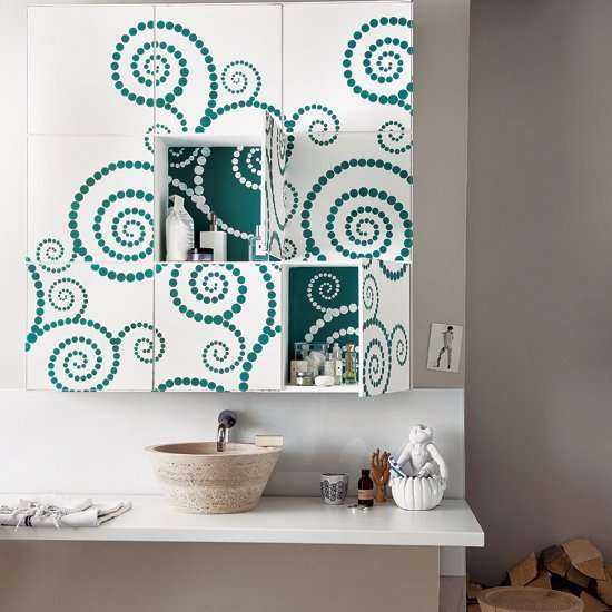 Трафареты для стен в ванной (36 фото): как преобразить помещение с помощью наклеек