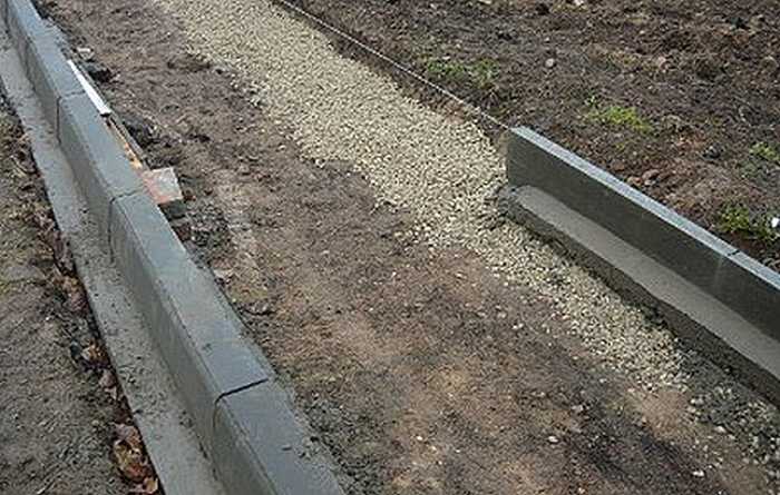 Установка бортового (бордюрного) камня бр 100.30.15 на бетонное основание
