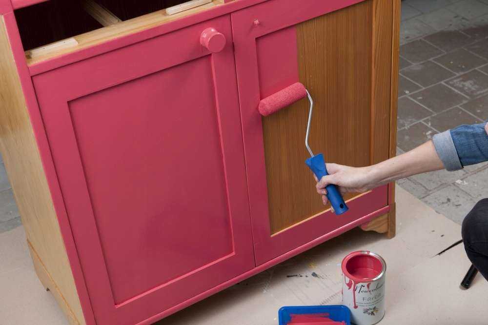 Краска, предназначенная для детской мебели, представлена в широком ассортименте При выборе нужно учитывать требования, которым должен отвечать продукт