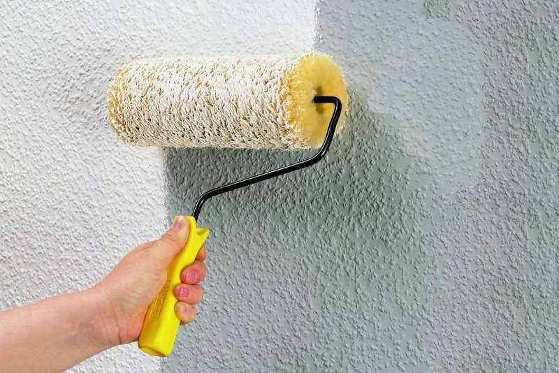 Как красить стены водоэмульсионной краской без разводов валиком