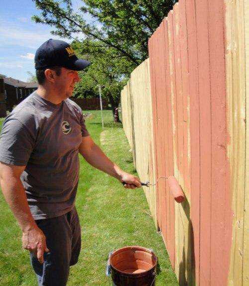 Чем можно покрасить деревянный забор надолго — sdelayzabor.ru