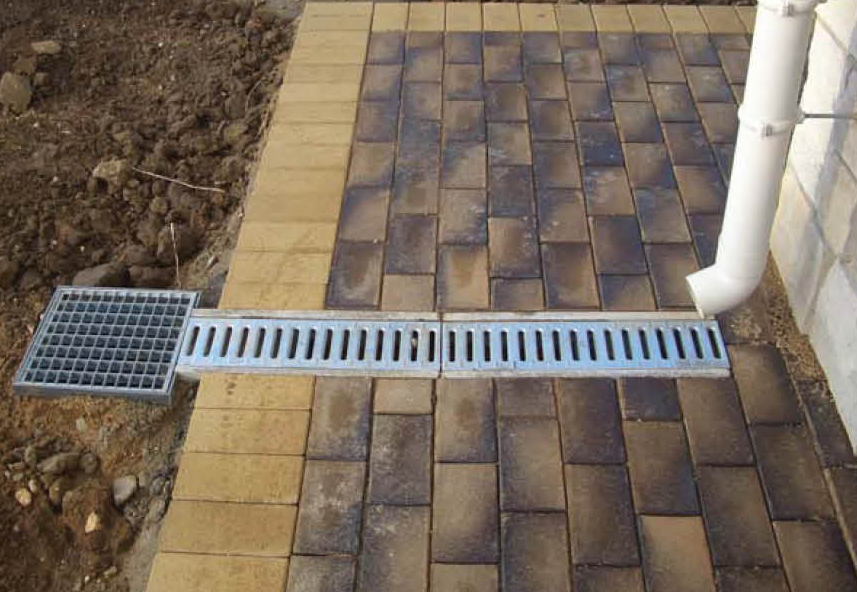 Дождевой лоток водоотводной бетонный с решеткой