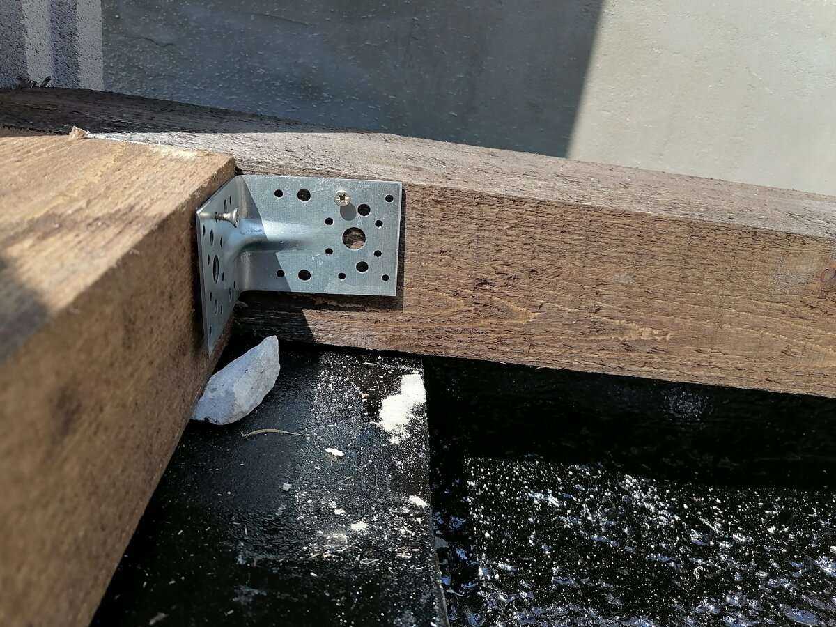 Чем приклеить пенопласт к бетону чтобы держалось намертво