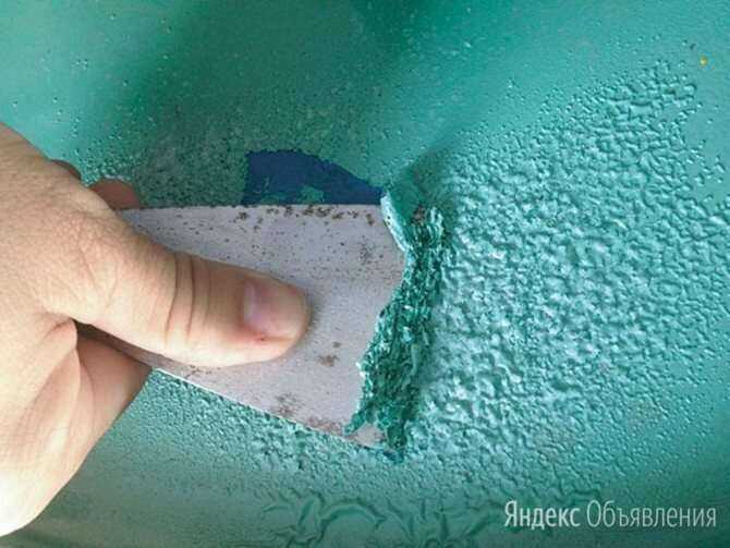 Чем смыть водоэмульсионную краску с потолка и стен?