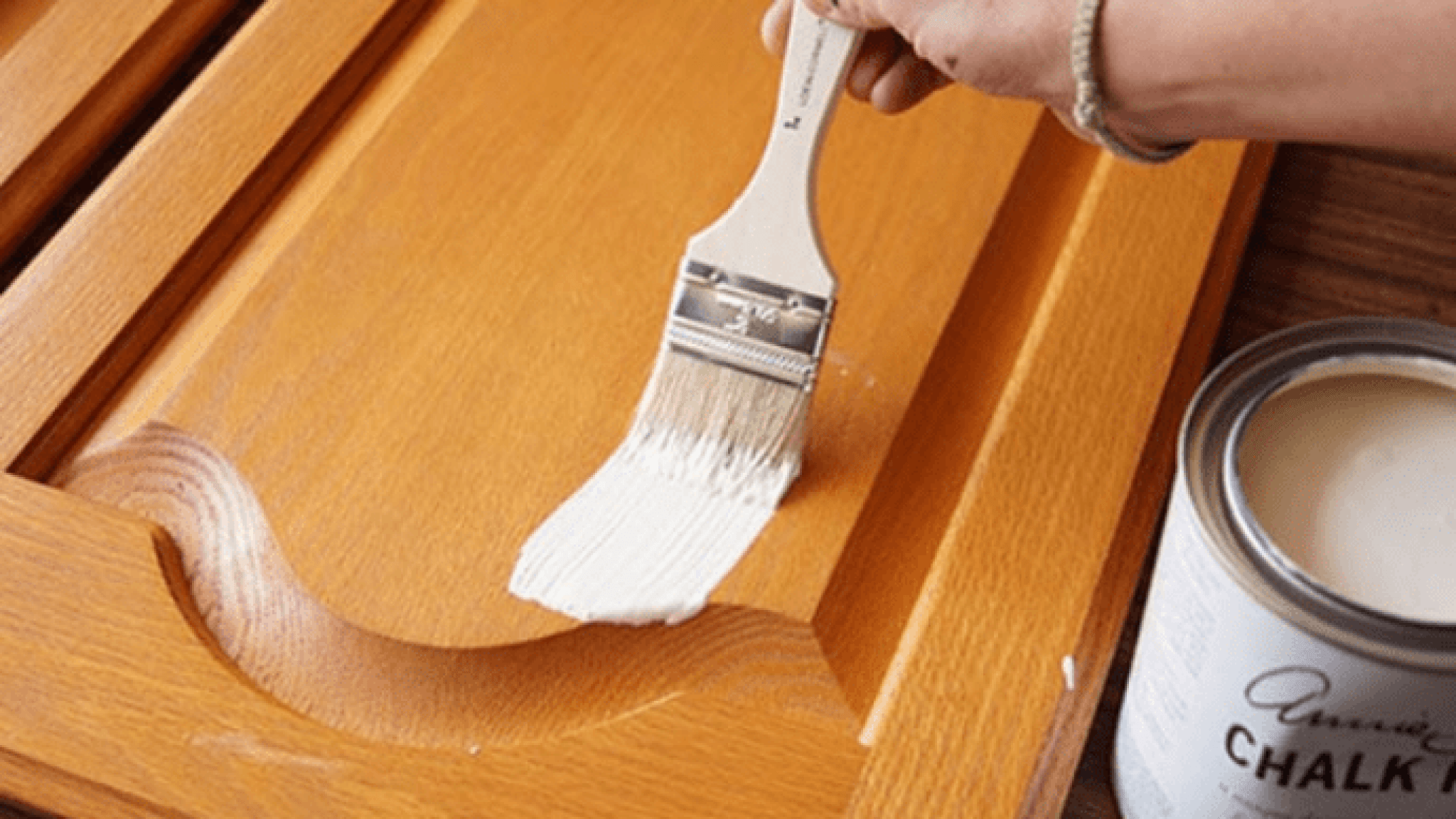 Как покрасить полированную мебель: выбор состава и порядок выполнения работ