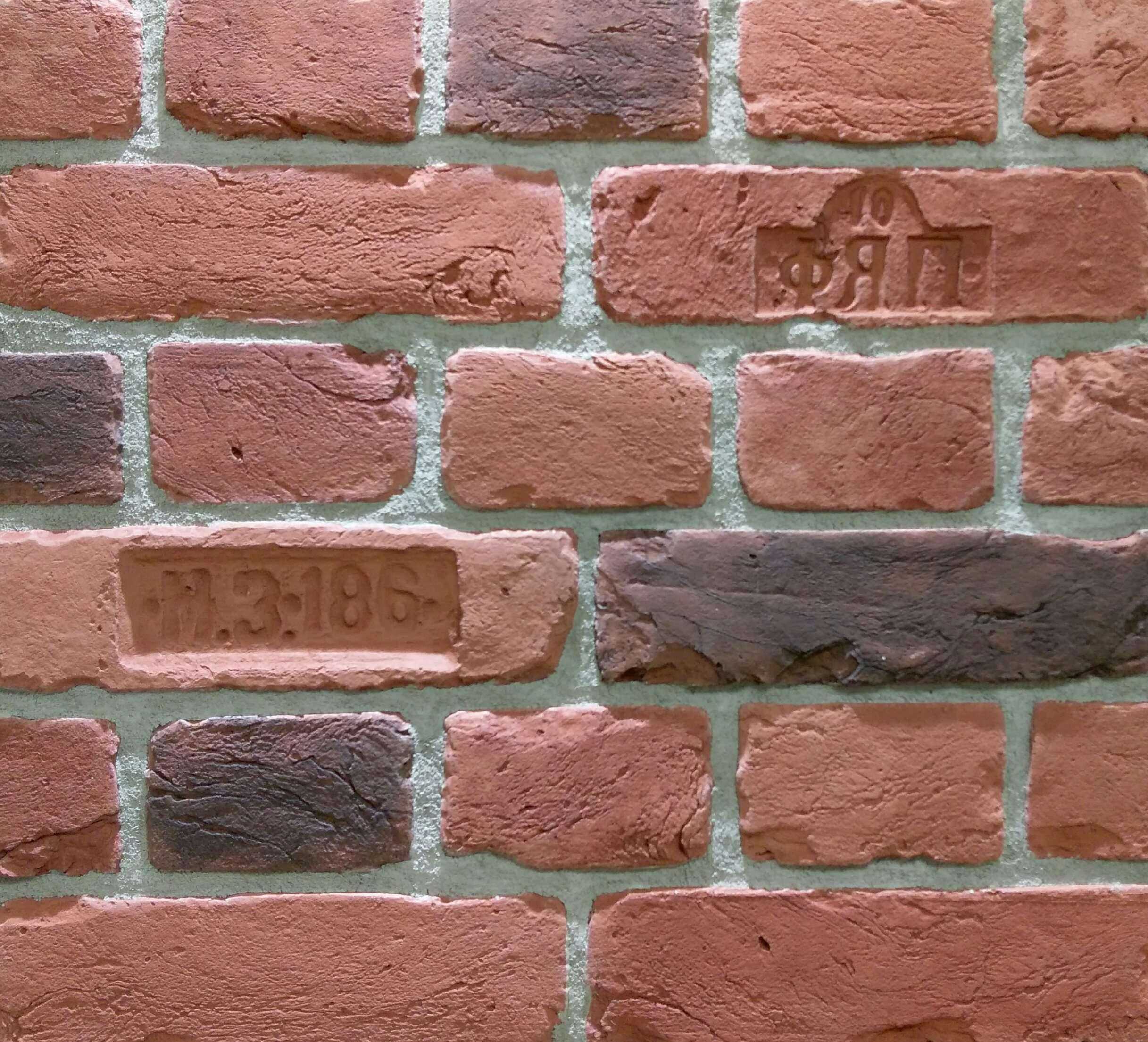 Как покрасить гипсовый камень на стене? - о нюансах в строительных работах