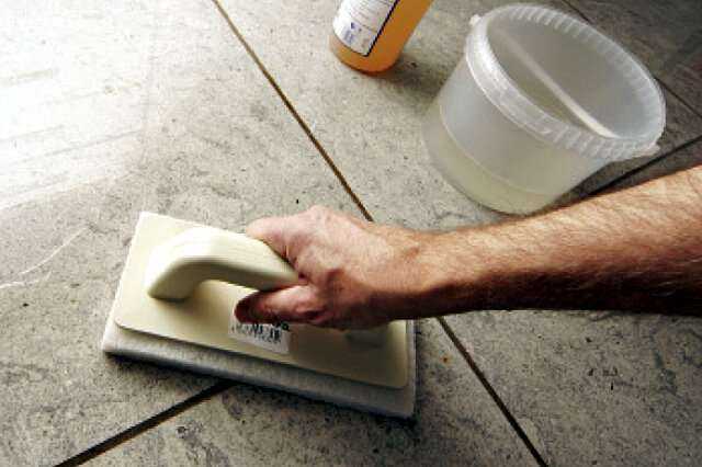 Как отмыть плитку от затирки после ремонта