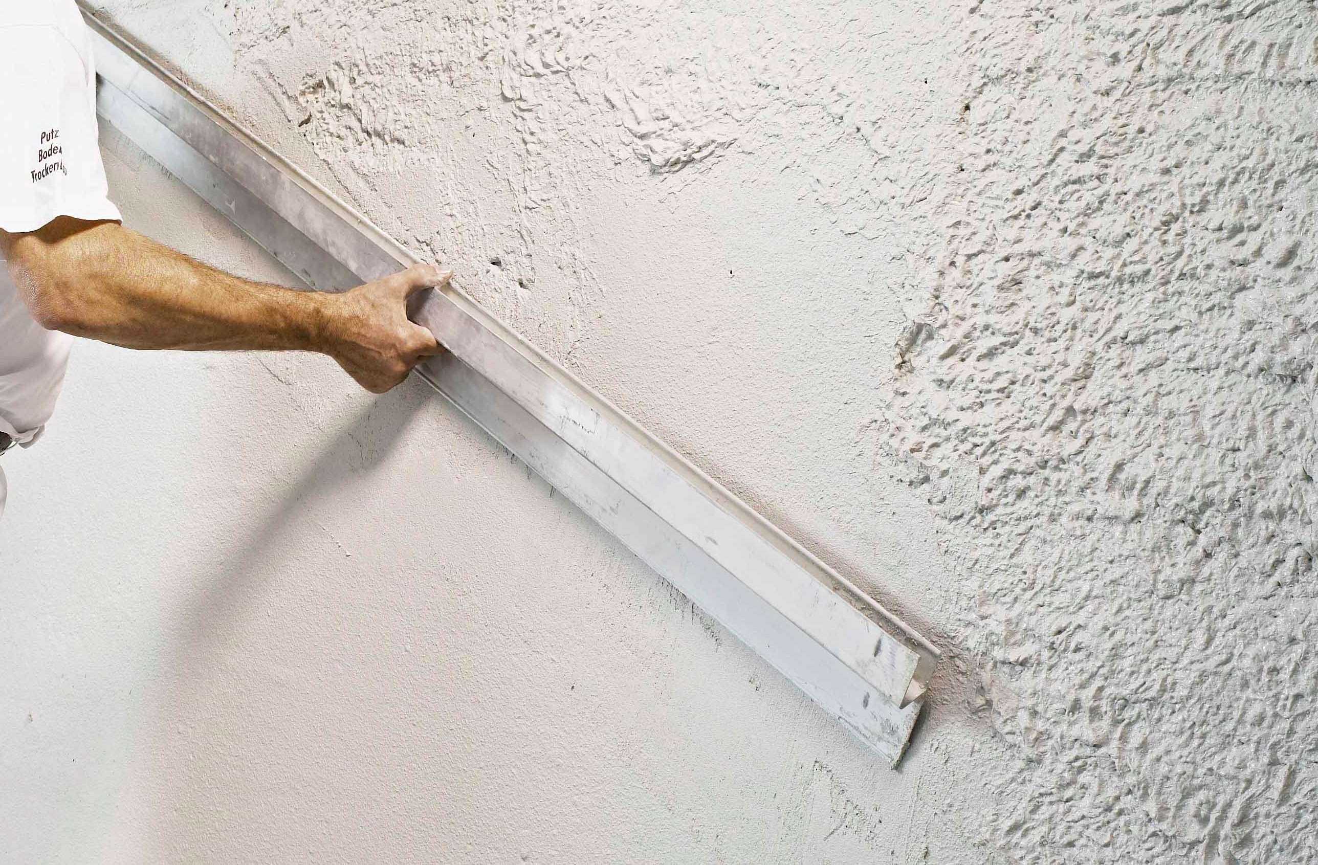 Как правильно штукатурить и шпаклевать стены под покраску